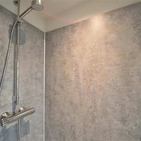 Hideaway With Tub, Cleaning Included
