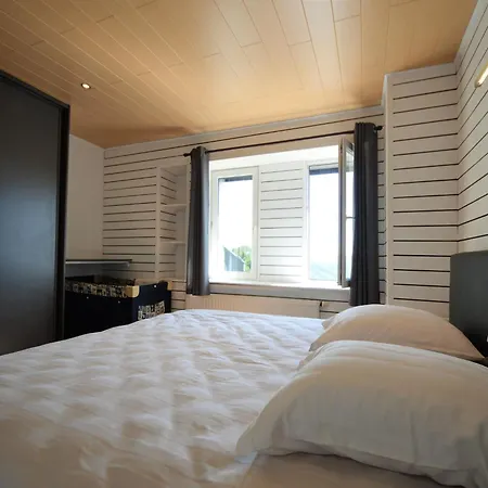 Hideaway With Tub, Cleaning Included Ferienhaus Rochehaut