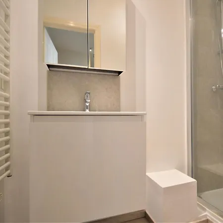Hideaway With Tub, Cleaning Included Rochehaut
